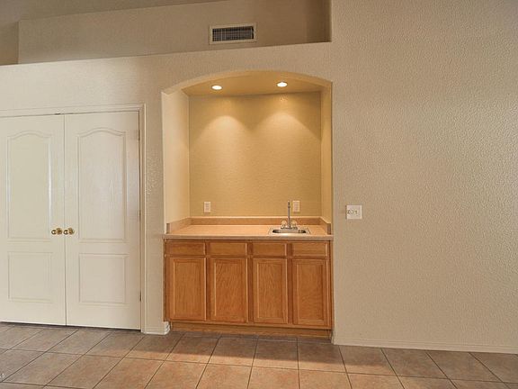 5th image of 2886 W Medallion Dr
