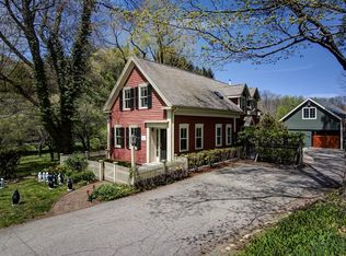 18 Maple St, Sherborn, MA 01770