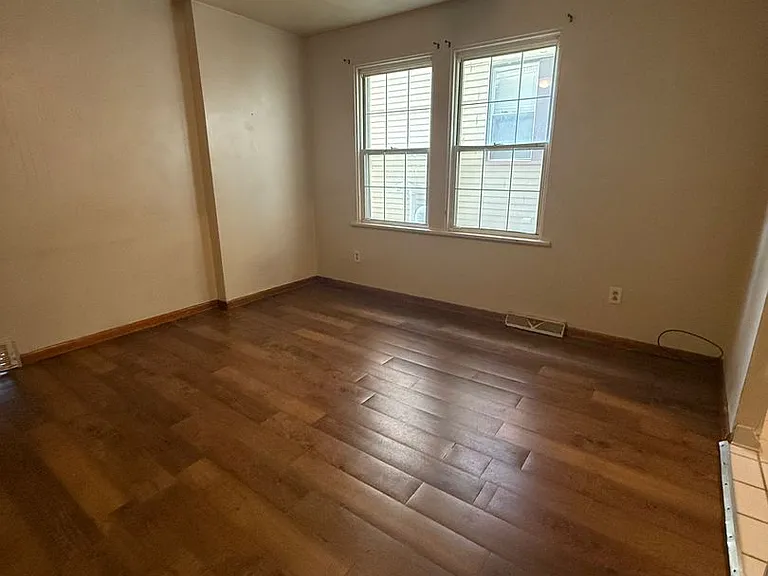 2824 Clermont Ave — Photo 3