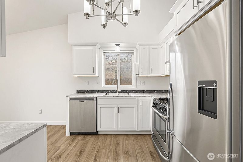 5th image of 17715 Spring Lane Avenue