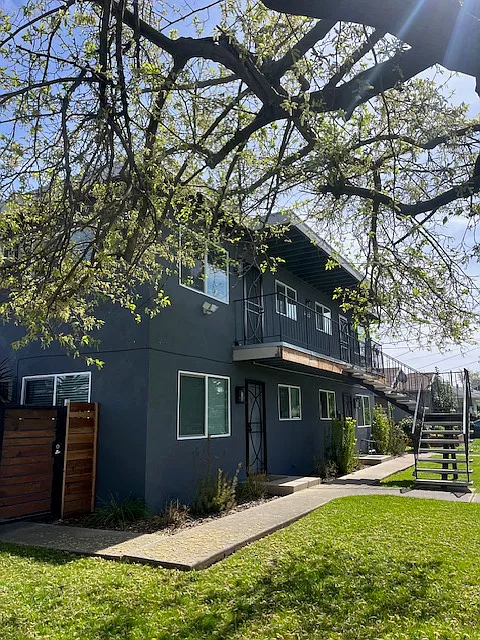 2 bed, 640 sqft, $1,560 — Photo 2