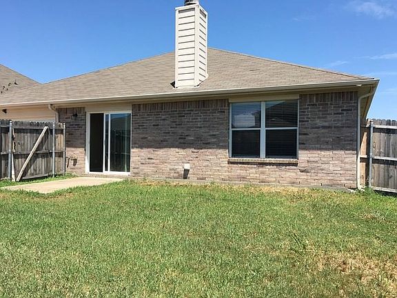 4th image of 611 Rolling Meadows Dr