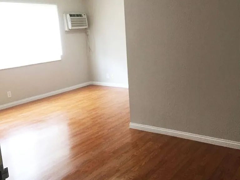 563 Lowell Ave — Photo 12
