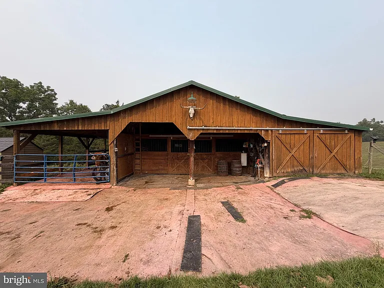 1579 Millner Rd — Photo 2