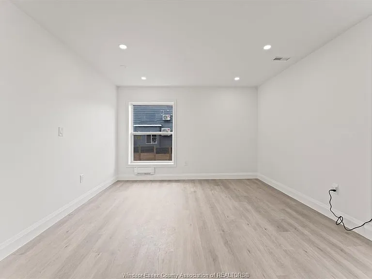 702 Pierre Ave #1 — Photo 4