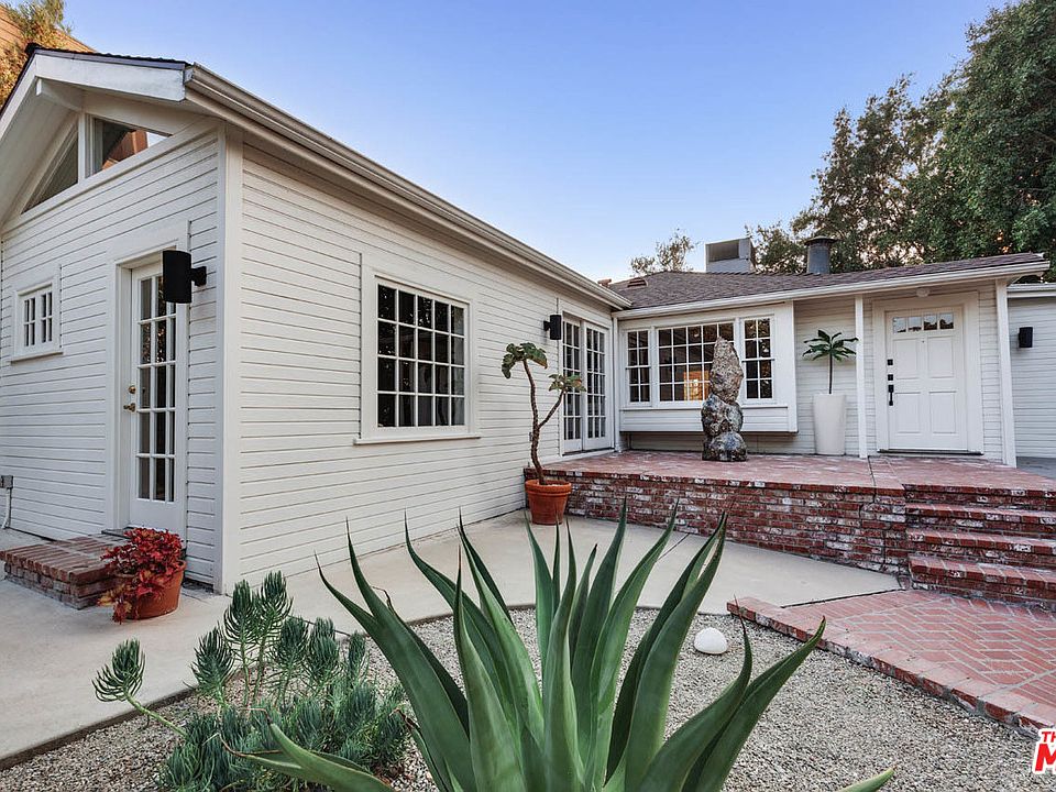 1st image of 3872 Cazador St