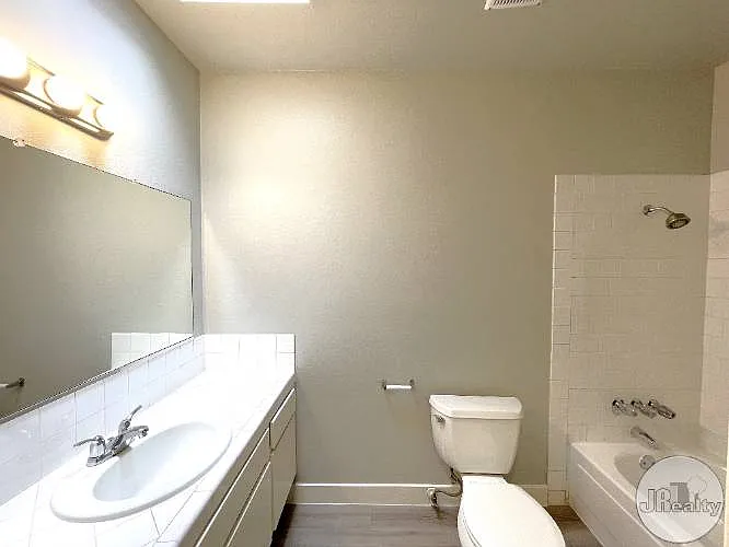 Chadron Manor — Photo 10