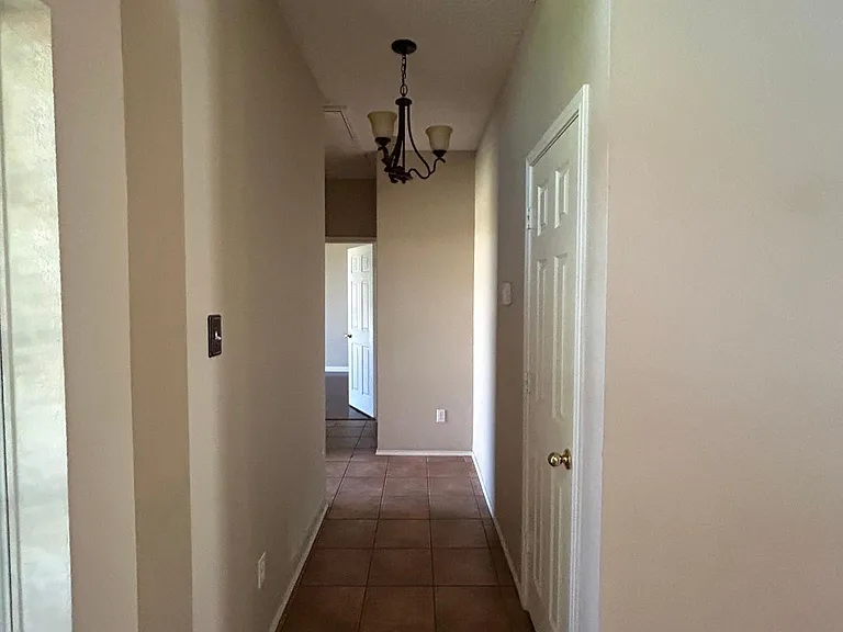 1606 Waterford Dr — Photo 7