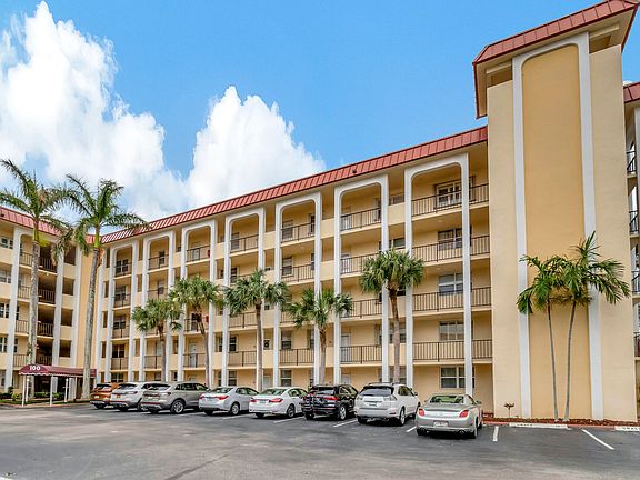 5th image of 100 Paradise Harbour Boulevard #212