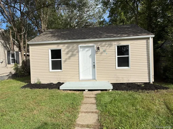 1225 Wells St, Burton, MI 48529