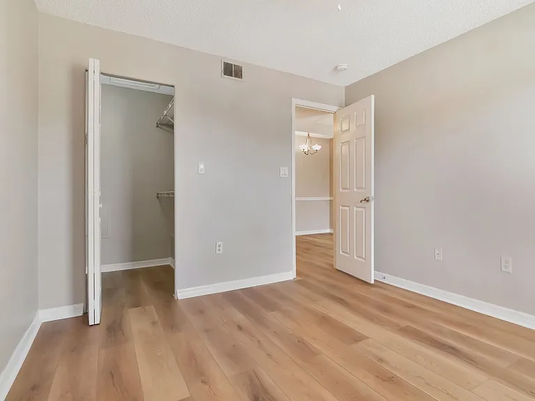 221 Lake Brook Cir #201 — Photo 10