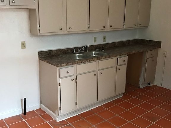 4th image of 1600 Foster Ave