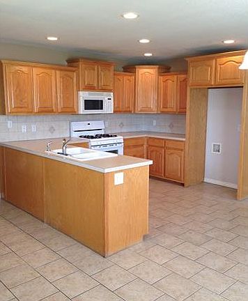 4th image of 9802 N 103rd Ct E
