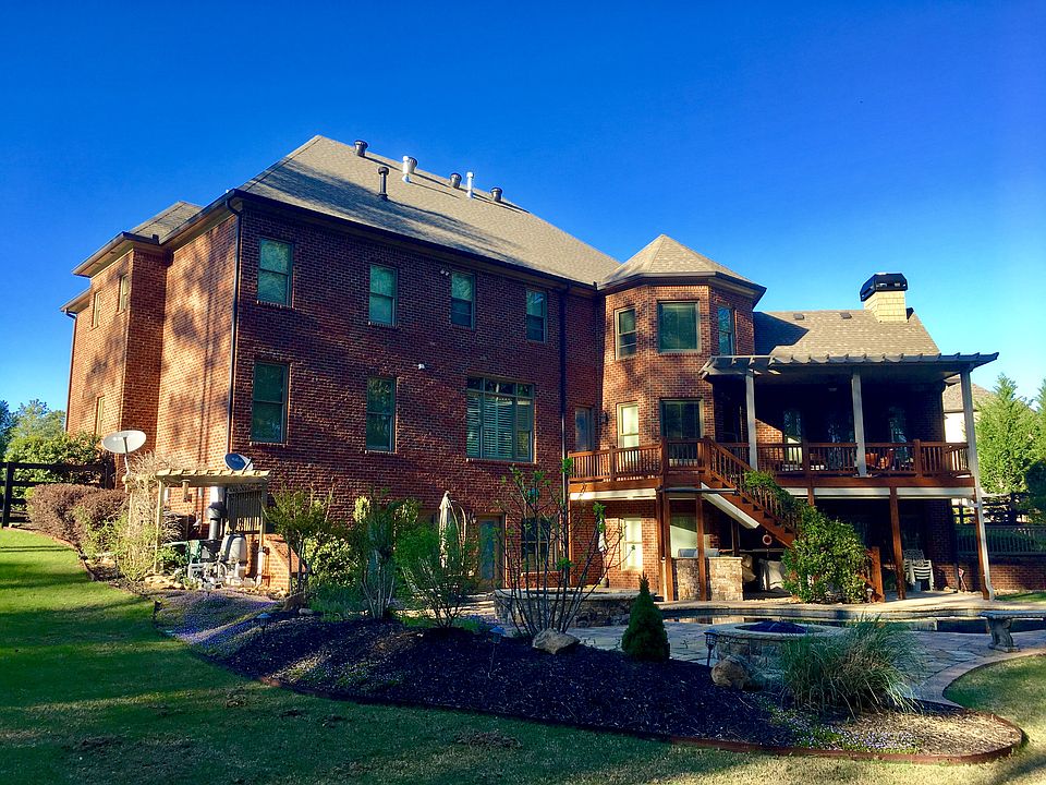 2nd image of 174 Wildwood Ln