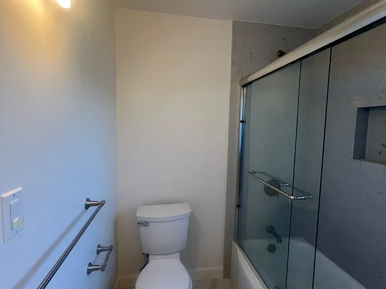 Oak Lane 960 — Photo 12