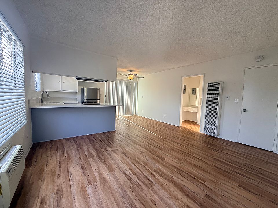 1st image of 4855 Lexington Ave #13