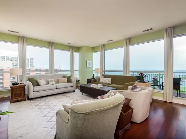 1522 N Prospect Ave Unit 1305, Milwaukee, WI 53202