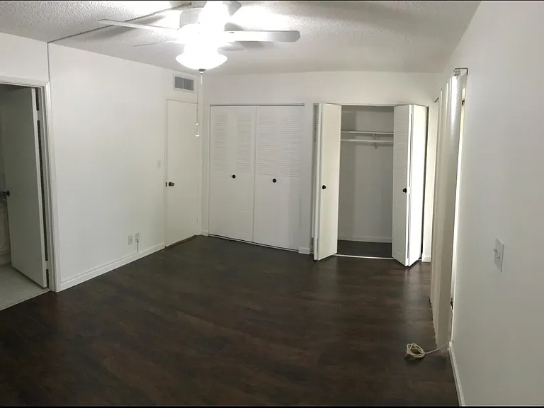 700 Village Green Ct #302 — Photo 4