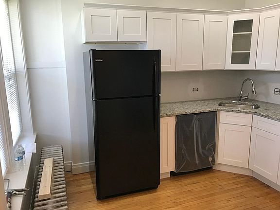 2nd image of 2417 N Maplewood Ave #1