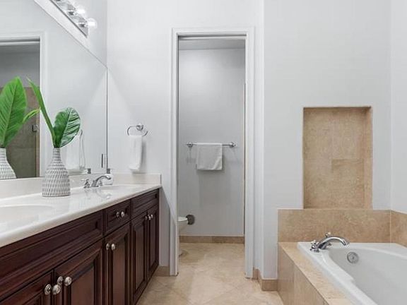 2nd image of 504 SE 7th St