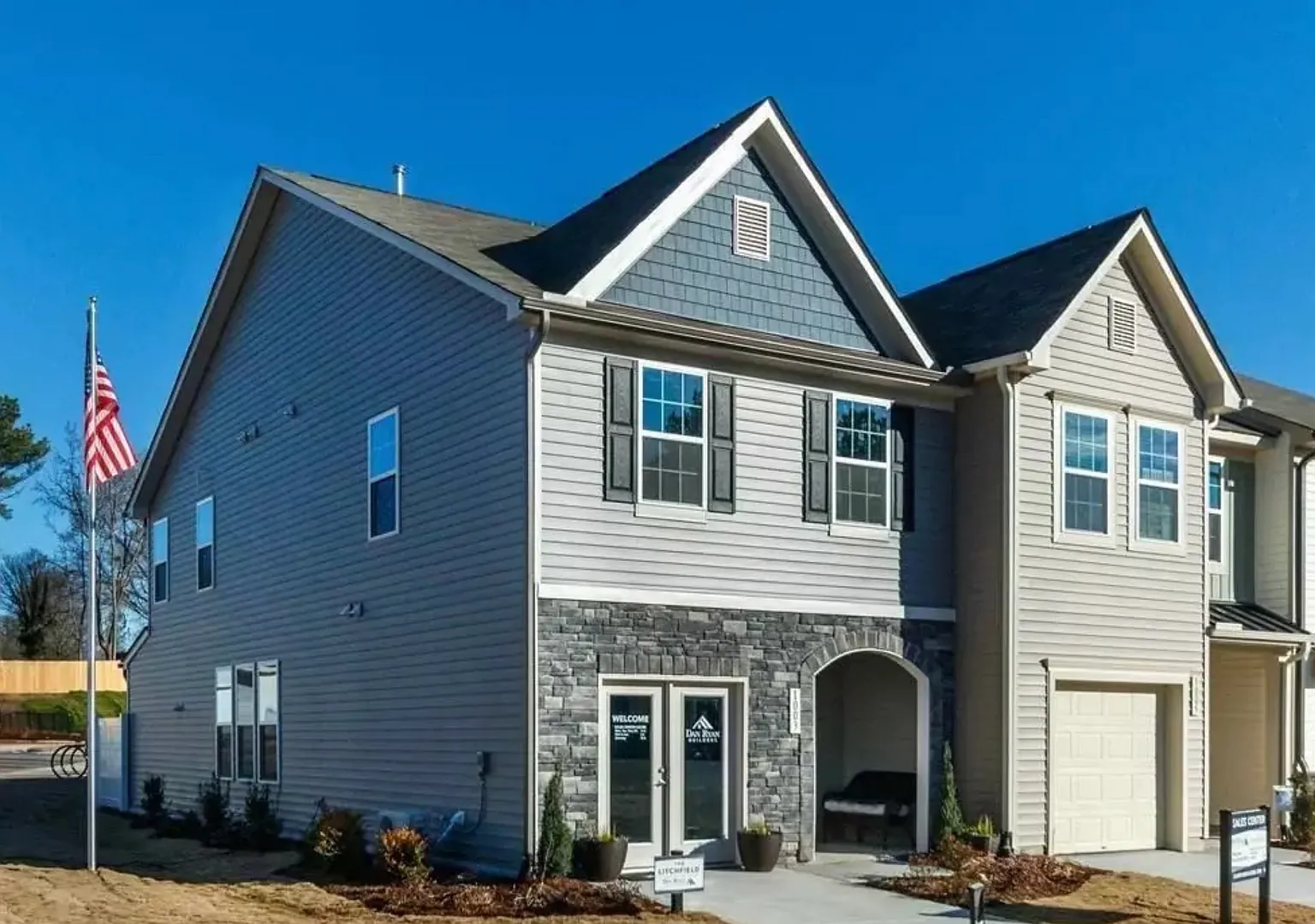 Room in 3 Bedroom Townhome at Scholar Dr — Photo 2