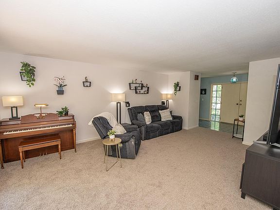 5th image of 3559 Canterbury Dr