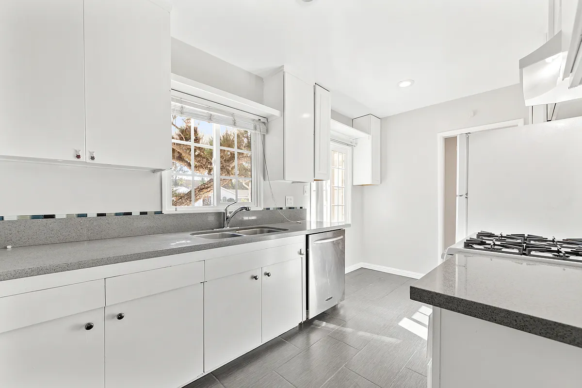 Building Photo - 1217 W 187th Pl