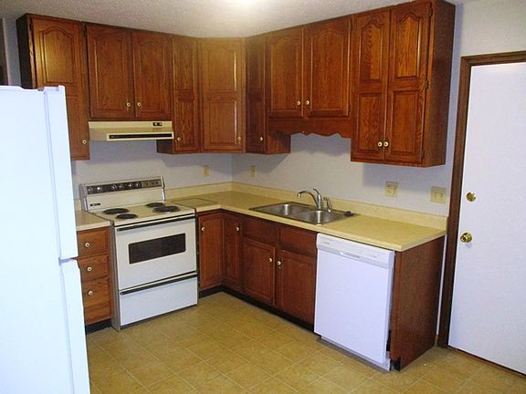 2nd image of 24161 Evergreen Ct