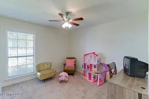 631 Live Oak Dr — Photo 16