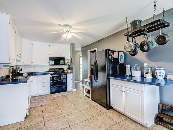 3rd image of 408 Standish Dr