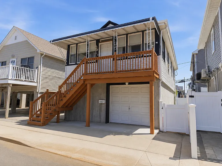 90 Oregon St — Photo 20