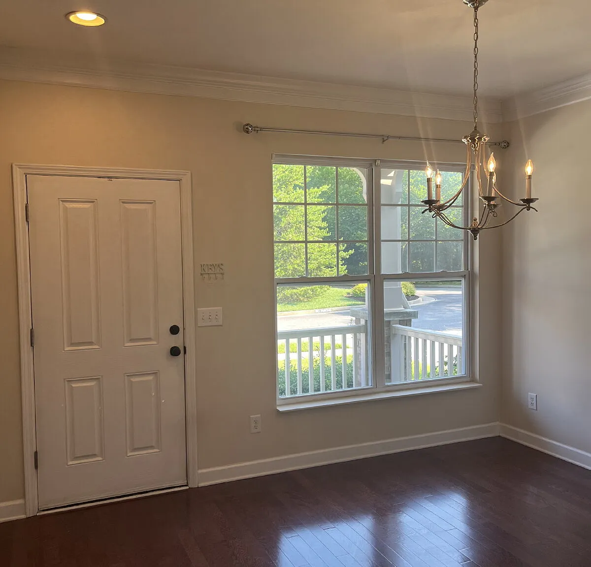 3 bed, 2.5 bath, 1744 sqft, $2,300 — Photo 2
