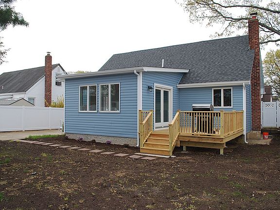 3rd image of 253 N Oak St