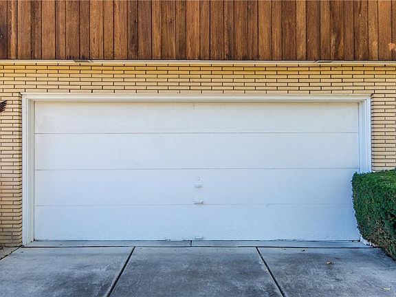 3rd image of 45 Deville Cir