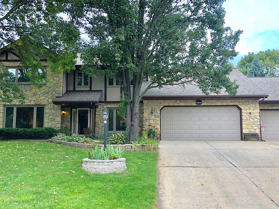 Full Frontal View + 3 Garage