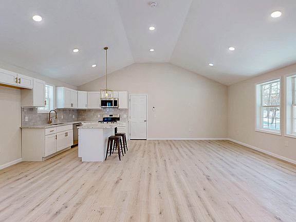 4th image of 515 Hummingbird Ct