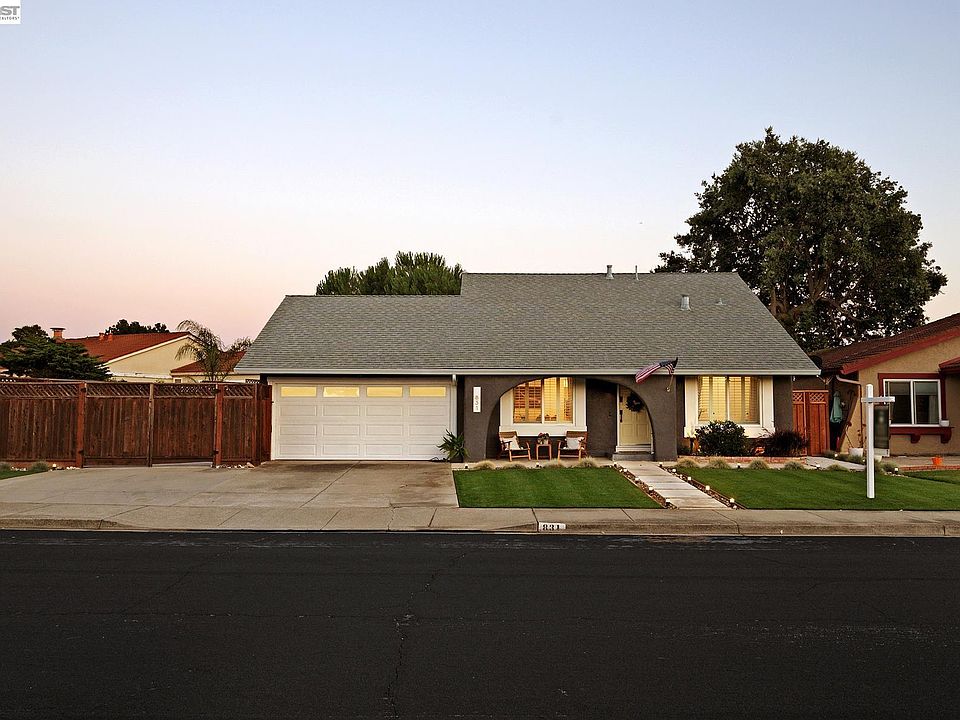 1st image of 831 Delaware Way