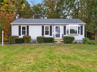 18 Cedar Hills Dr, Richmond, RI 02898