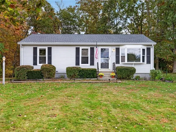 18 Cedar Hills Dr, Richmond, RI 02898