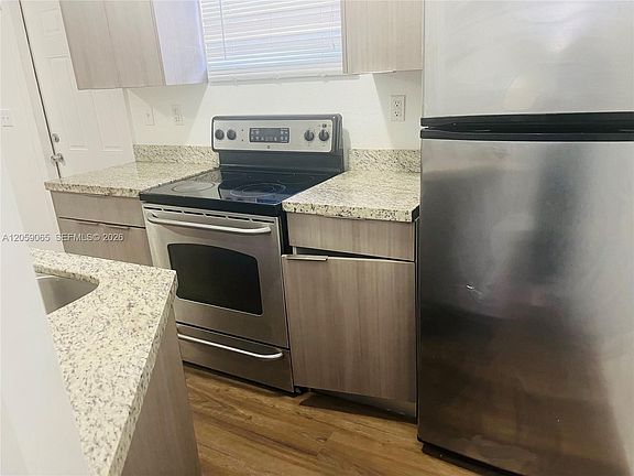 2nd image of 529 SW 3rd St APT 3