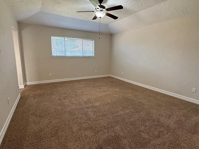 2716 Pine Cone Ln — Photo 13