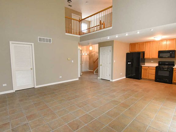 3rd image of 629 Winchester Ln