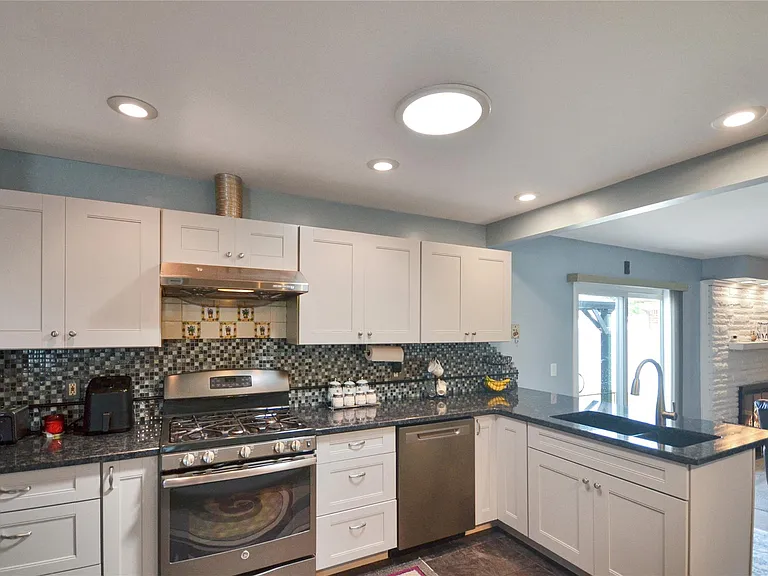 37653 Longacre Dr — Photo 7
