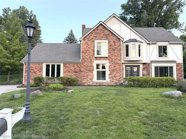 650 Deerfield Ct, Rochester Hills, MI 48309