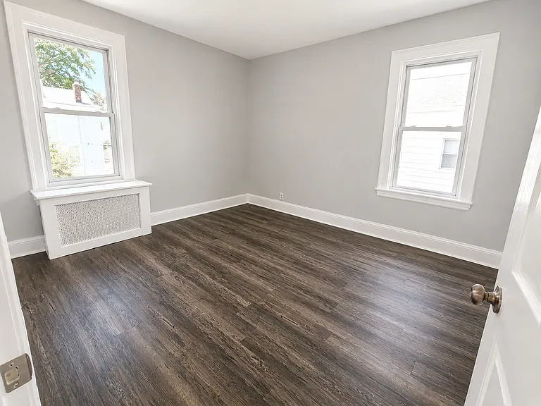 381 Leslie St #2C — Photo 5