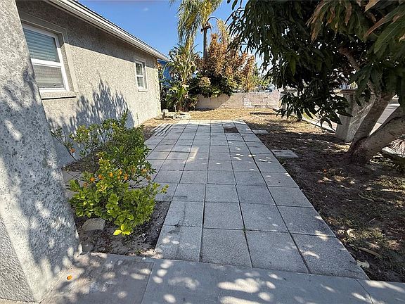 3rd image of 1129 SW Golden Ave