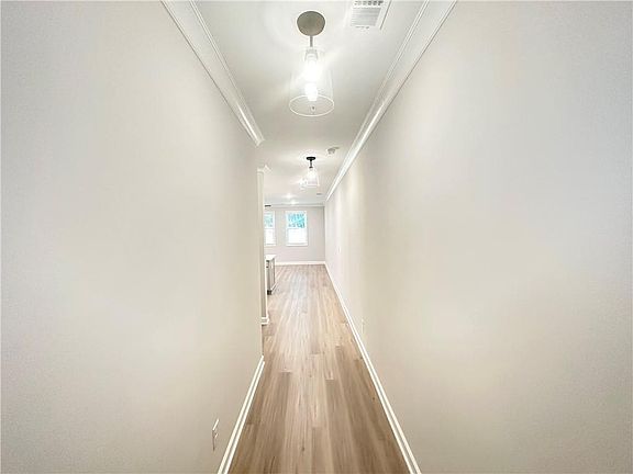 3rd image of 118 Bluffington Way