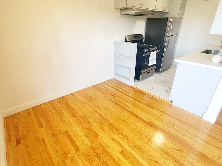 330 Orizaba Ave #4 — Photo 6