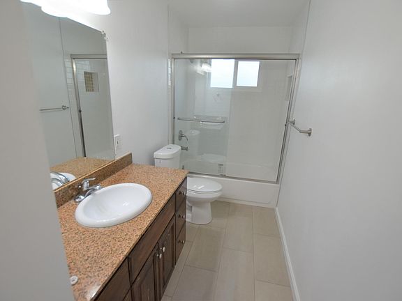 4th image of 905 Miller Ave