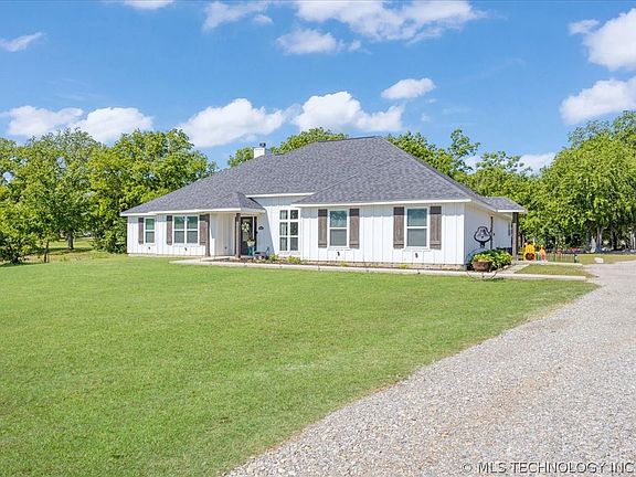 2nd image of 17957 Bridgeview Rd